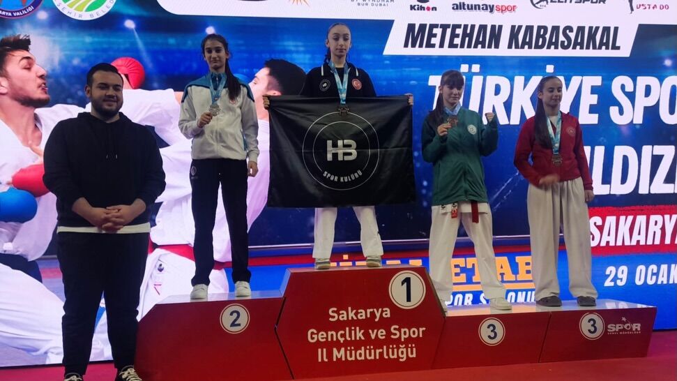 Çekmeköy'ün Milli karate sporcusu Zeynep Bozkurt