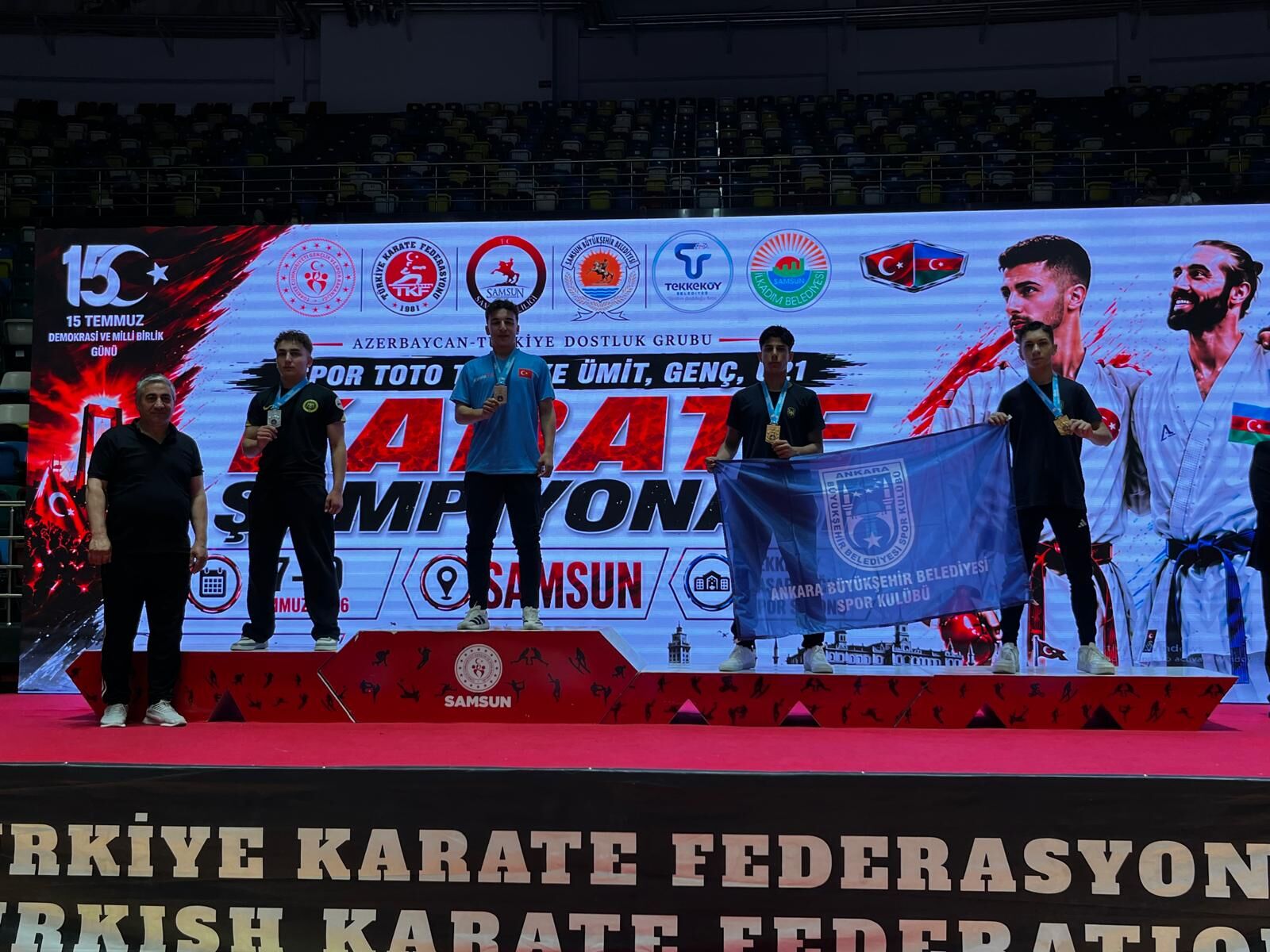 ÇEKMEKÖY KARATE SPOR KULÜBÜ'NDEN GURURLANDIRAN BÜYÜK BAŞARI