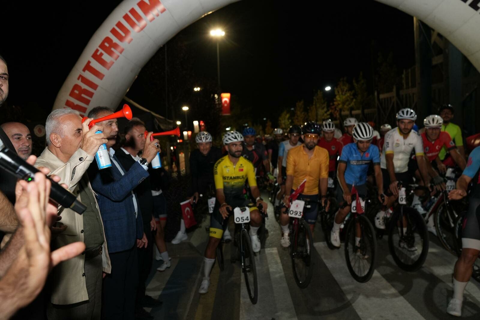 Ümraniye’de Gece Bisiklet Yarışı Etkinliği İlk Kez Gerçekleştirildi
