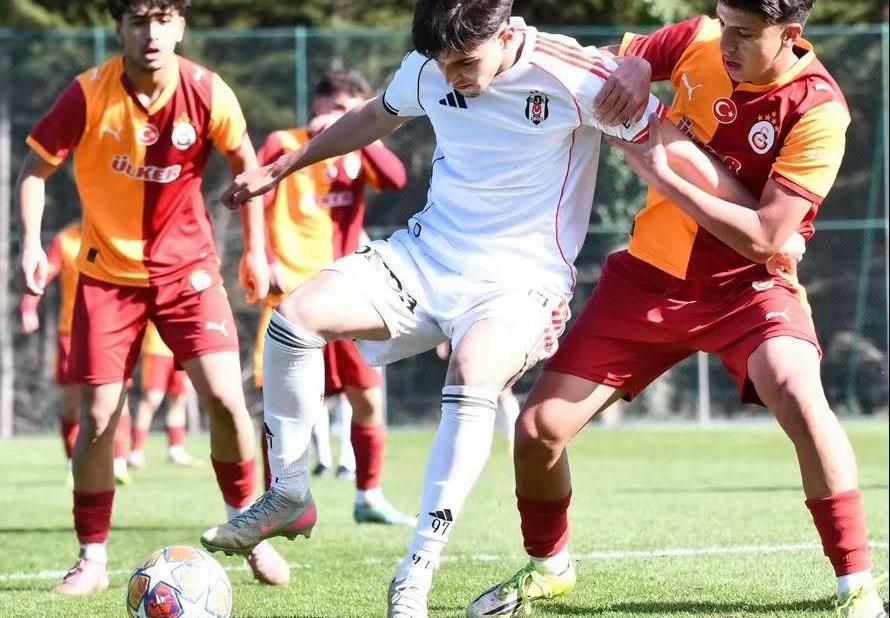 ÜMRANİYESPOR ALTYAPISININ COŞKULU MEYVESİ: SARP KARATOPRAKLI BEŞİKTAŞ’TA GÖZ KAMAŞTIRIYOR!
