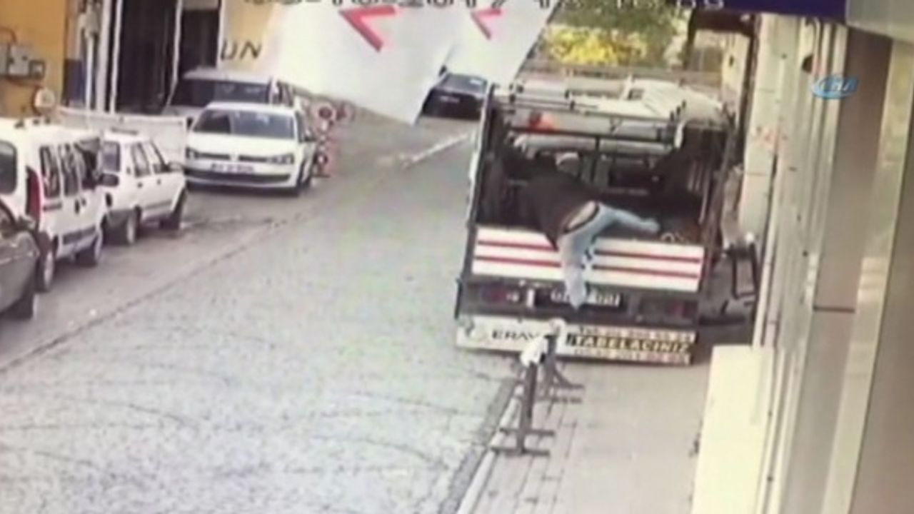 Sultanbeyli'de 1 dakikada 3 bin liralık hırsızlık kamerada
