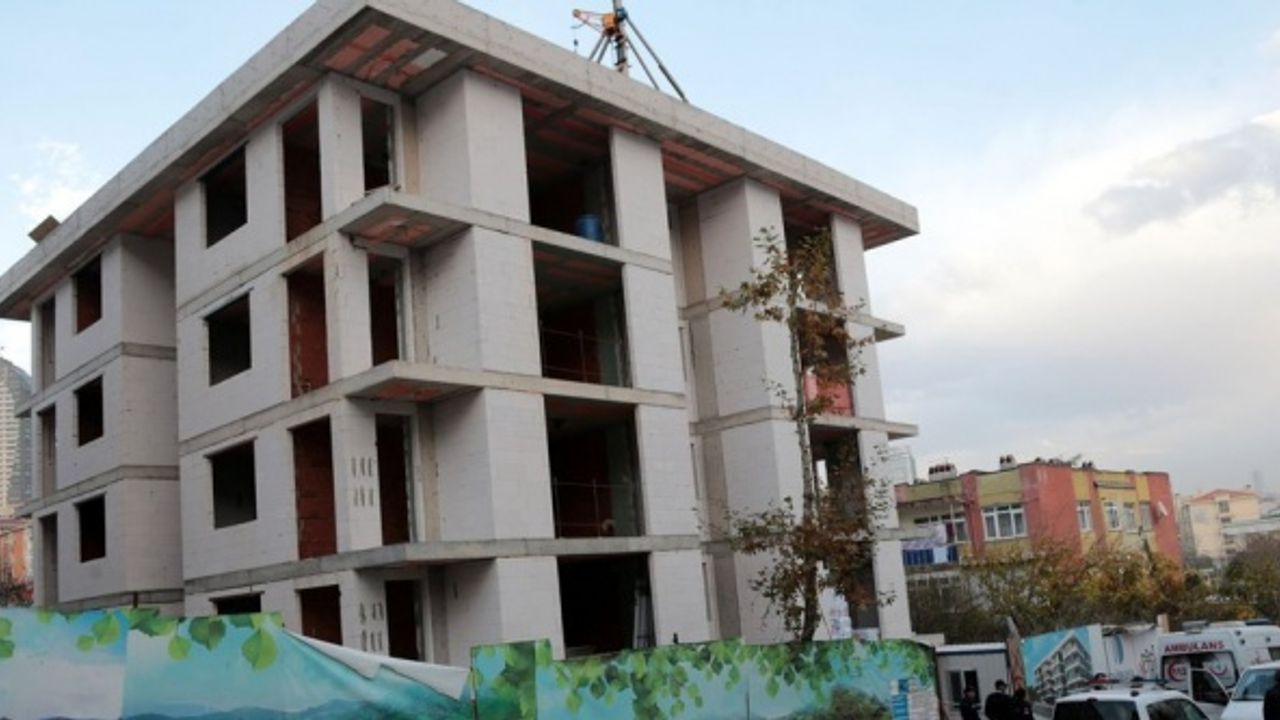 Kadıköy'de 5'inci kattan düşen işçi hayatını kaybetti