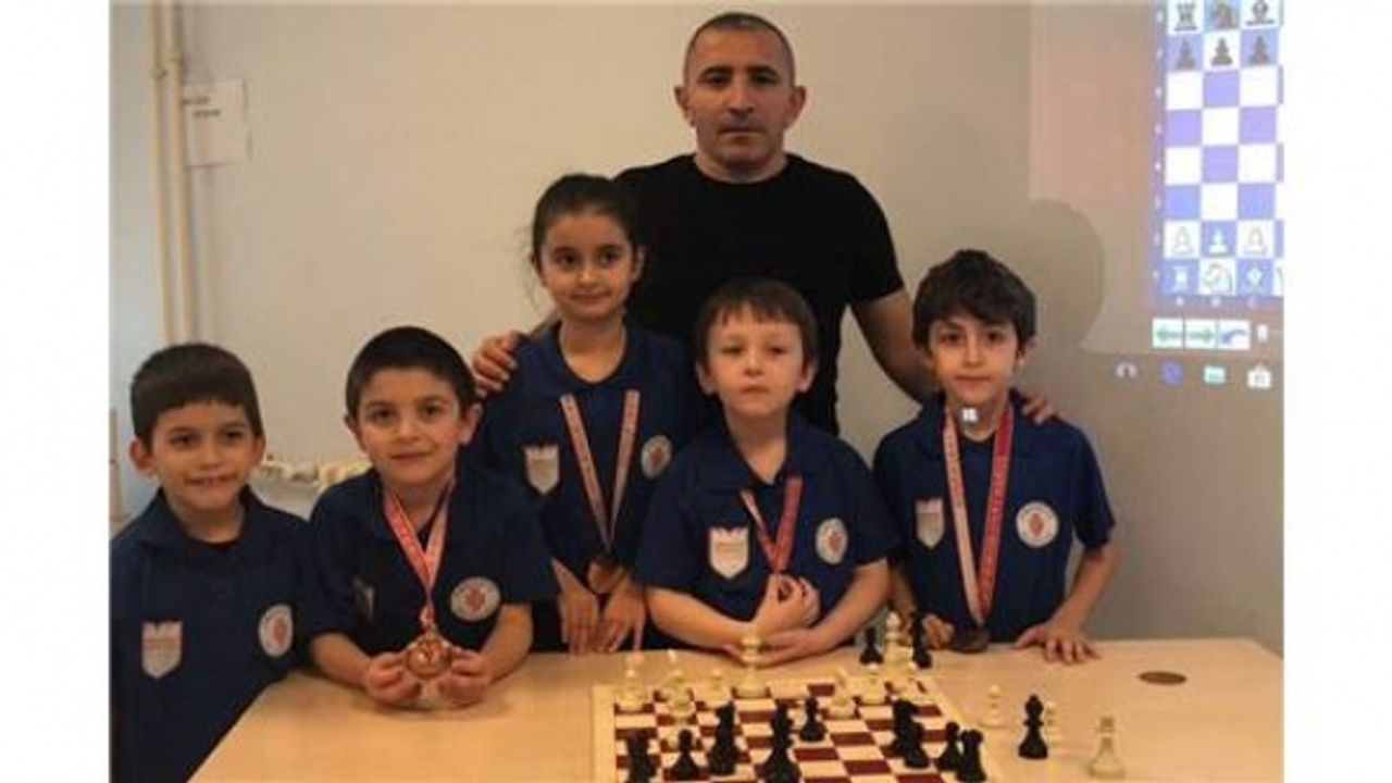 Ümraniyeli Minikler, Anadolu Yakası Satranç Birincisi Oldu