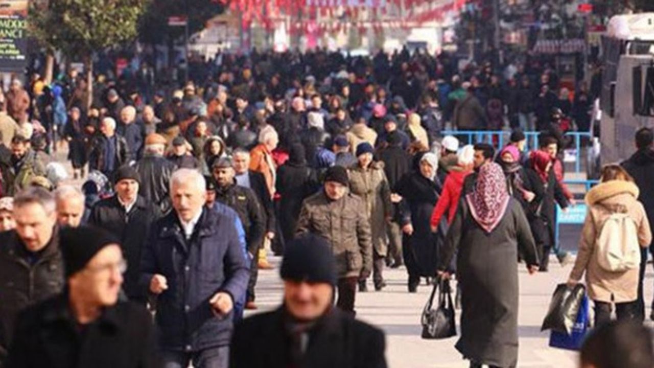 Ümraniye'deki Alemdağ caddesi trafiğe kapatıldı