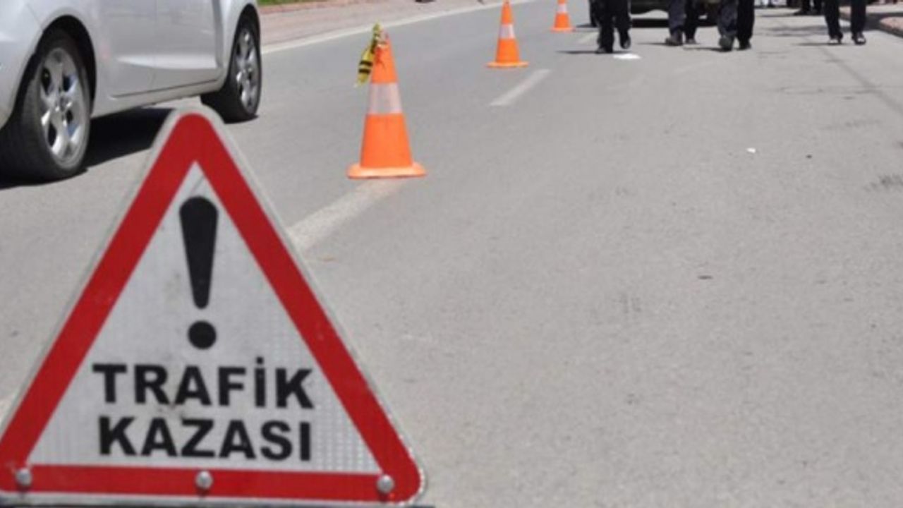 Kuzey Marmara Otoyolu Çekmeköy Mevkii'nde kömür tozu yüklü TIR devrildi