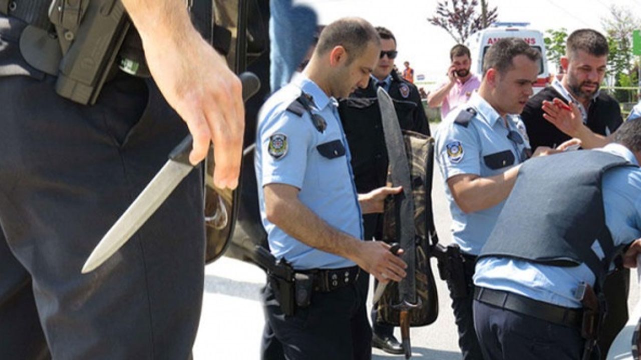 Ümraniye'de panik... Silahlar çekildi, kılıçlar bulundu