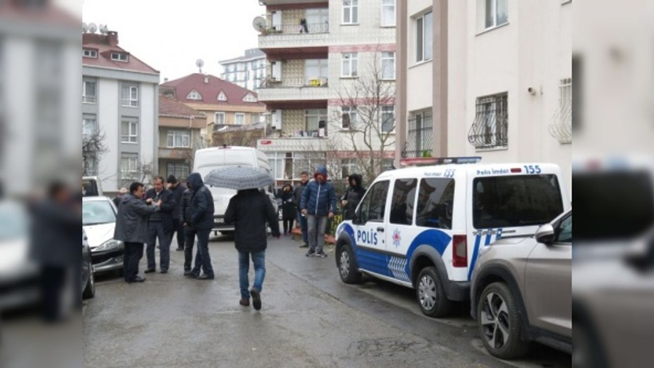 Ümraniye'de evinde bıçaklanan kadın öldü