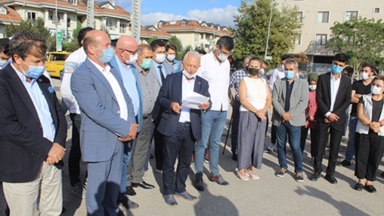 Çekmeköy'de CHP, Saadet ve İYİ Partiden satılan arsaya dur ihtarı