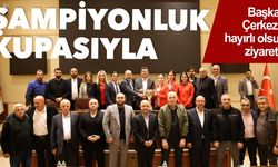 Şampiyonluk kupasıyla Başkan Çerkez’e hayırlı olsun ziyareti..