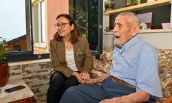 Yalova Valisi Hülya Kaya, Cumhuriyet’in kurulduğu tarihte doğan Muharrem amcayı ziyaret etti