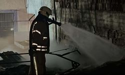 Küçükçekmece'de geri dönüşüm tesisinde çıkan yangın söndürüldü