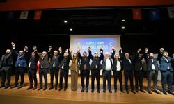 Ataşehir’de CHP’li 6 meclis üyesi AK Parti’ye katıldı