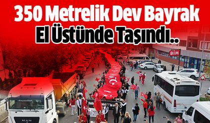350 Metrelik Dev Bayrak El Üstünde Taşındı..