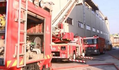 Sancaktepe'de Korkutan Fabrika Yangını