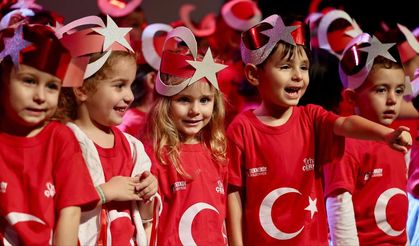 Çekmeköy’de Cumhuriyet’in 102. Yılı Miniklerle Coşkuyla Kutlandı