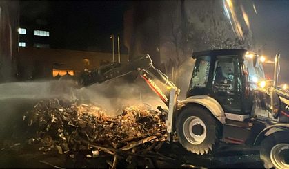 Küçükçekmece'de geri dönüşüm tesisinde çıkan yangın söndürüldü