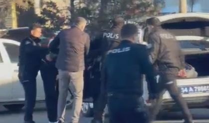 Sultangazi'de takip ettiği çocuğa silahla ateş ederken yolda yürüyen kişiyi vurdu