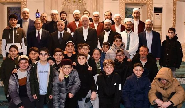 İstanbul Valisi Gül Çekmeköy’de enderun teravihe katıldı