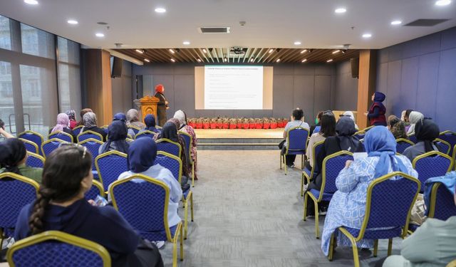 ÜMRANİYE BELEDİYESİ’NDEN ANNE ADAYLARINA YÖNELİK GEBE EĞİTİM PROGRAMI