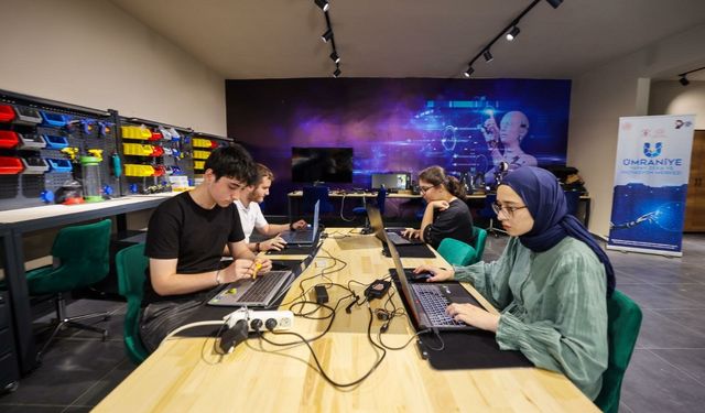Ümraniye'de Gençlere Yönelik Teknoloji Eğitimleri