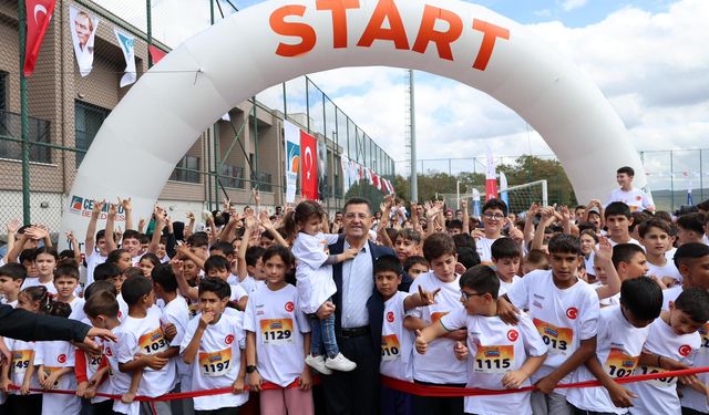 Çekmeköy'de Çocuk Maratonu Renkli Görüntülere Sahne Oldu