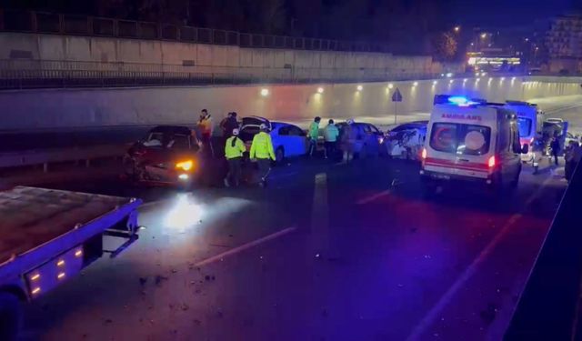 Çekmeköy’de 7 aracın karıştığı zincirleme kaza: 7 kişi yaralandı