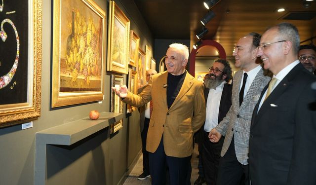 Sanatseverleri Buluşturan Nar-I İstanbul Sergisi Açıldı