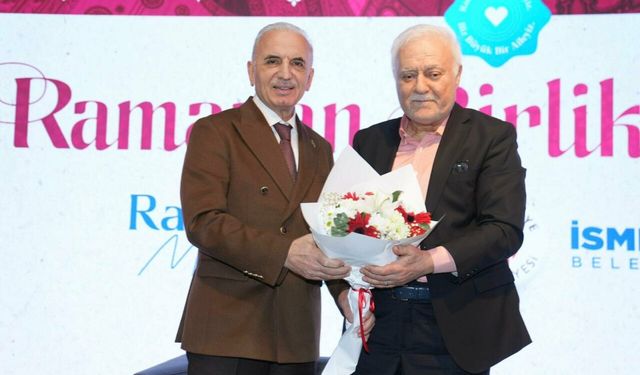 Ümraniye'de Nihat Hatipoğlu'na Yoğun İlgi