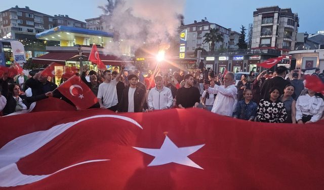 İYİ Parti’den “Ay yıldızın gölgesinde tek yürek” Bayrak Yürüyüşü!..