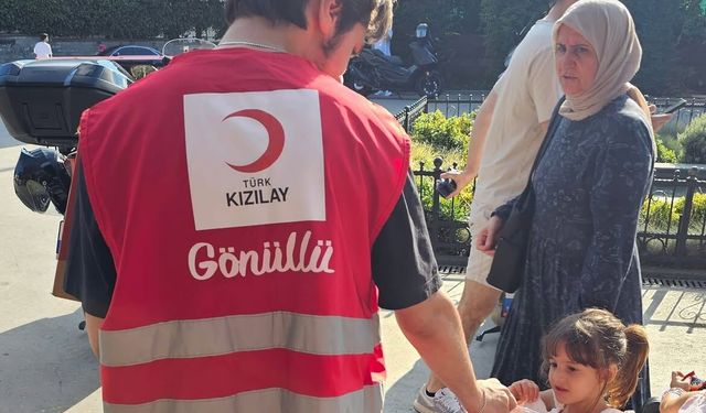 Çekmeköy’de Kan Bağışı ve Çocuklara İkram Etkinliği Düzenlendi