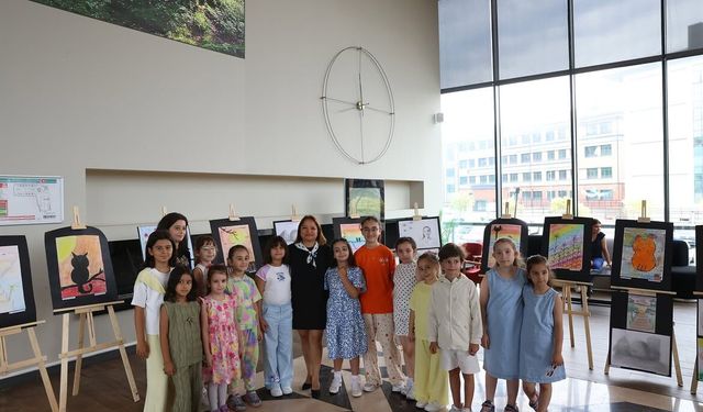 Çekmeköy'de Minik Sanatçıların Eserleri Sergileniyor