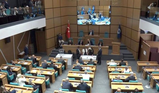 ÜSKÜDAR BELEDİYE MECLİSİ’NDE GERGİN VE TARTIŞMALI SEÇİM..