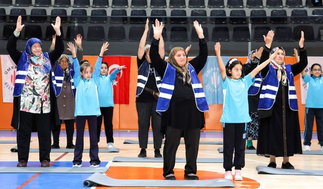 ÜMRANİYE’DE DÜNYA YAŞLILAR GÜNÜ’NDE KUŞAKLAR ARASI BULUŞMA