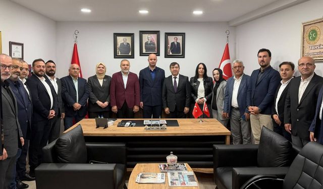 ÇEKMEKÖY KENT KONSEYİ’NDEN BELEDİYE, AK PARTİ VE MHP ZİYARETLERİ..