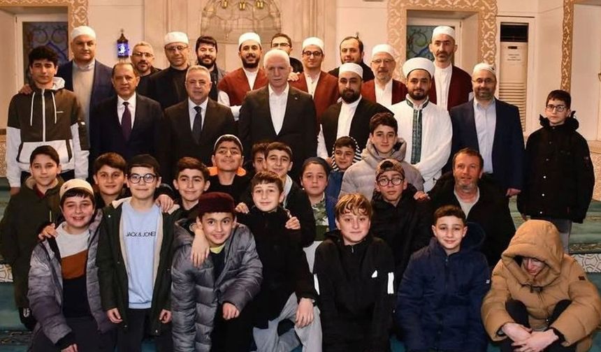 İstanbul Valisi Gül Çekmeköy’de enderun teravihe katıldı