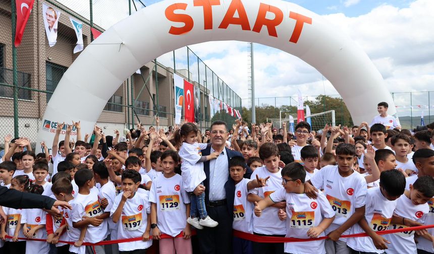 Çekmeköy'de Çocuk Maratonu Renkli Görüntülere Sahne Oldu