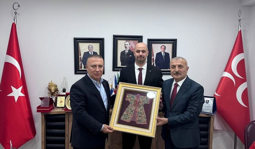 İstanbul Milletvekili DR.İzzet Ulvi Yönter'den MHP Çekmeköy Ziyareti