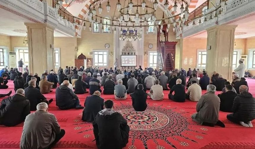 Çekmeköy’de camilerde bağımlılıkla mücadele seminerleri