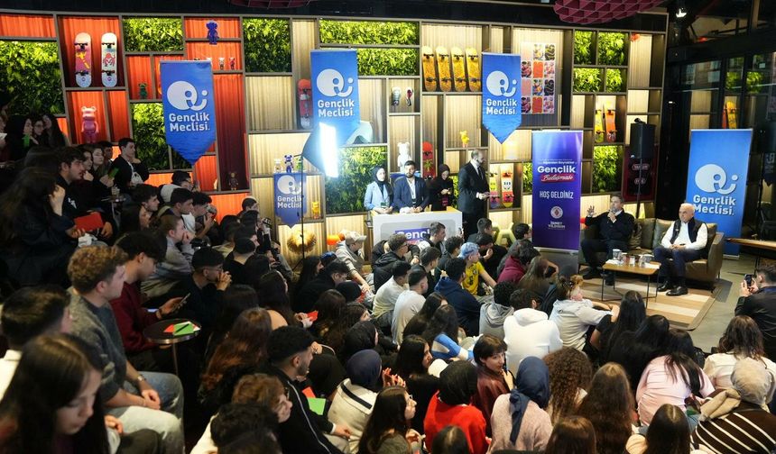 Enerji ve Tabii Kaynaklar Bakanı Ümraniyeli Gençlerle Buluştu