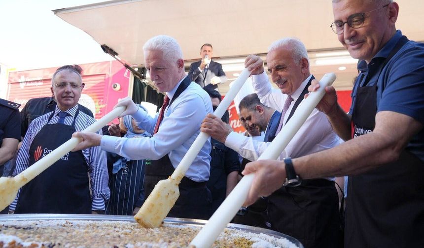 Ümraniye’de Aşure Bereketi