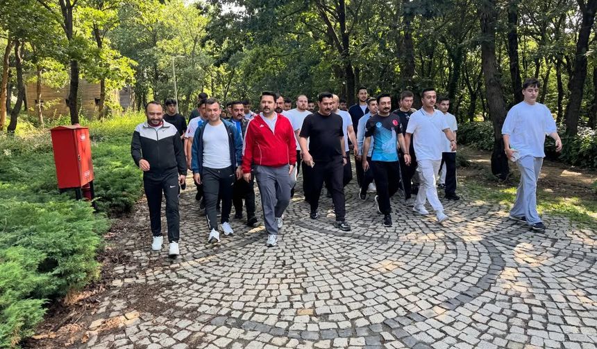 Çekmeköy'de Ülkü Ocakları'ndan Doğa Yürüyüşü Etkinliği