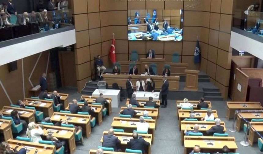 ÜSKÜDAR BELEDİYE MECLİSİ’NDE GERGİN VE TARTIŞMALI SEÇİM..
