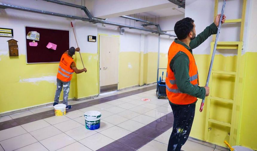 EĞİTİME BELEDİYE ELİ: ÜMRANİYE’DE OKULLARDA YAZ MESAİSİ..
