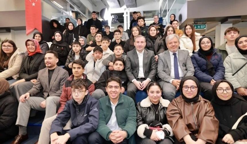 Sultanbeyli Belediyesi'nden üniversiteli gençlere müjde: Lisans ve önlisans kazananlara başarı ödülü