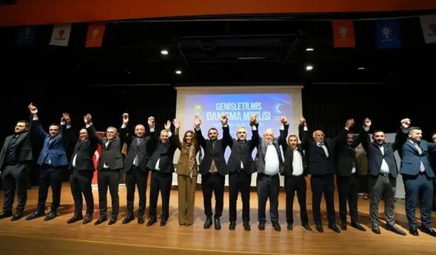 Ataşehir’de CHP’li 6 meclis üyesi AK Parti’ye katıldı