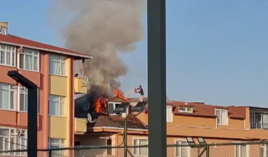 İstanbul Sancaktepe’de Sarıgazi Mahallesi Erenler Sokak'ta yangın çıktı.